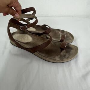 Ugg Sandals thong style size US 8 Style N 1806 ankle strap, leather, comfort